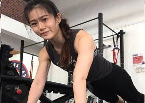 hentai sex 3d Bạn gái của con trai đến nhà chăm sóc bố Anh xã bị tai nạn giao thông từ sung tới sướng